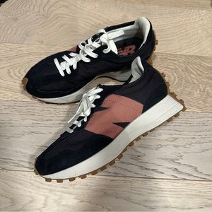 New Balance 327 Black/ Pink colors